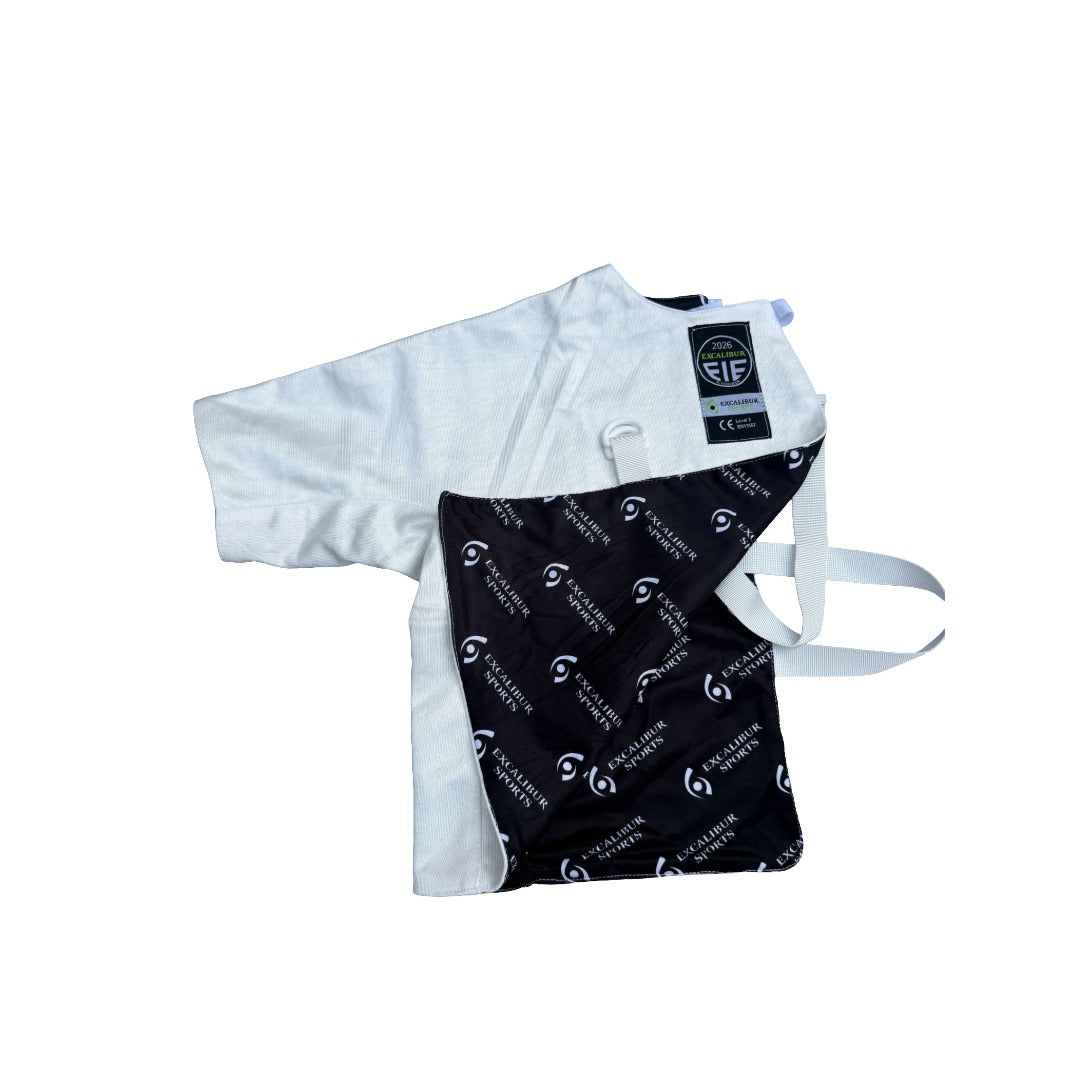 An 800N FIE fencing plastron with full liner and adjustable strap against a white background.